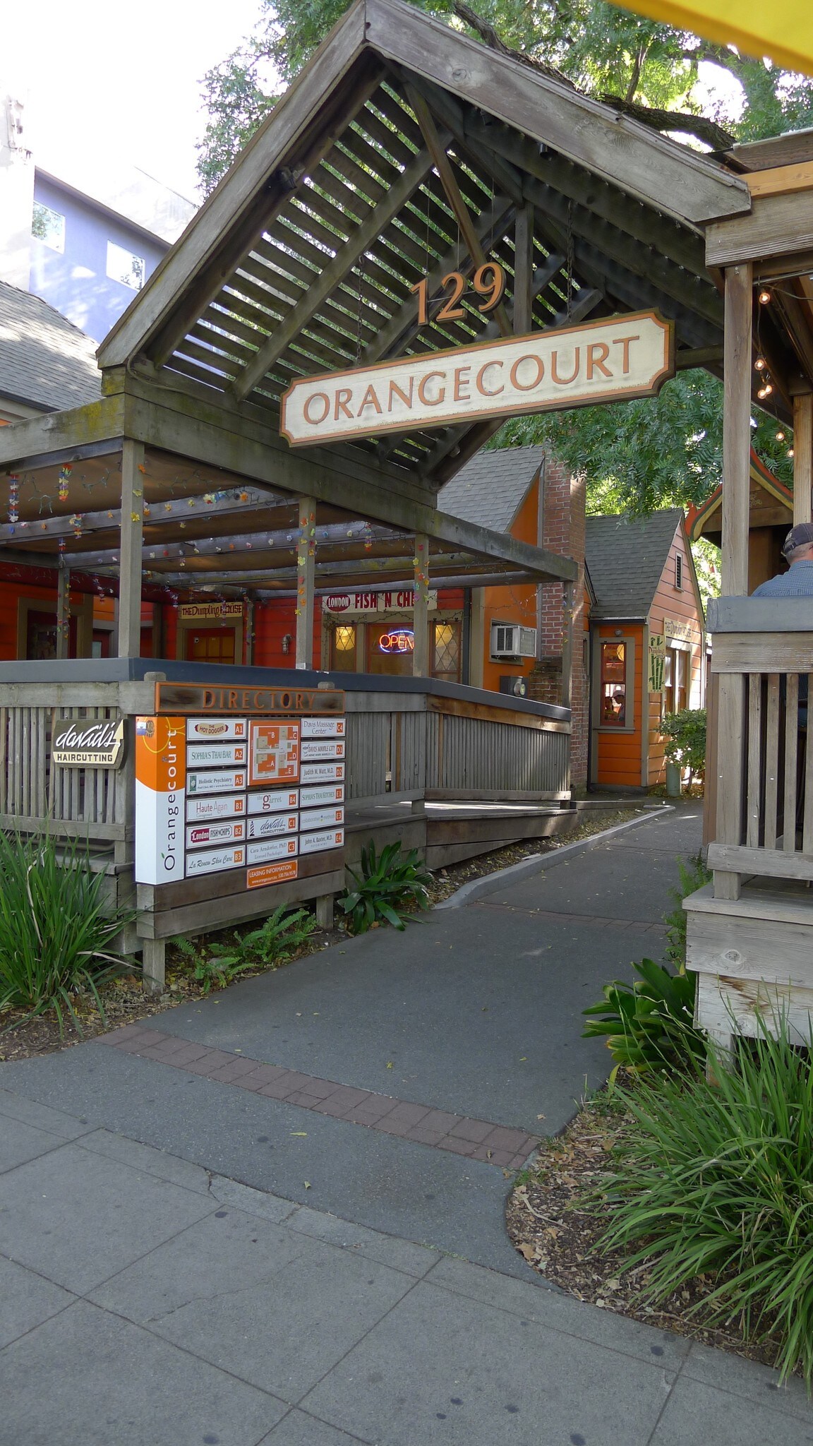 129 E St, Davis, CA à louer Photo principale– Image 1 sur 3