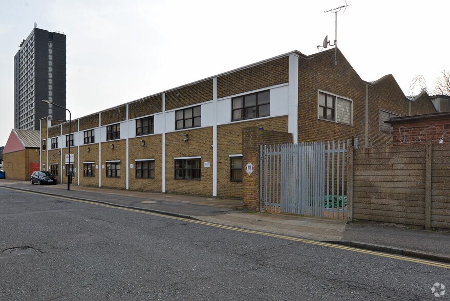 11-15 Gibbins Rd, Londres à louer - Photo de l’immeuble – Image 2 sur 4