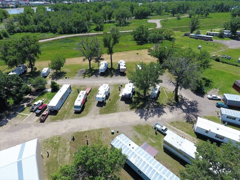 1003 W Bell St, Glendive, MT à vendre - Aérien – Image 1 sur 7