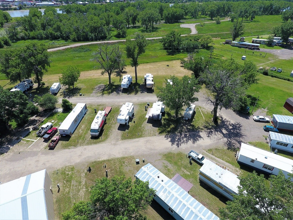 1003 W Bell St, Glendive, MT à vendre Aérien– Image 1 sur 8