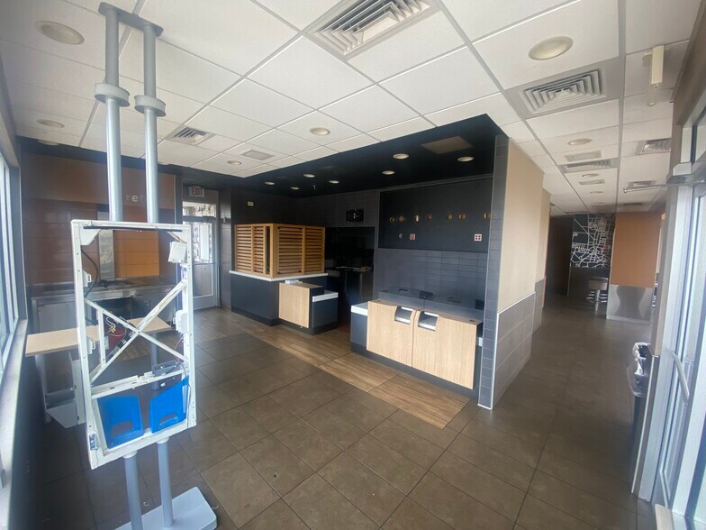 1123 E US Highway 54, Kingman, KS à louer - Photo intérieure – Image 2 sur 8