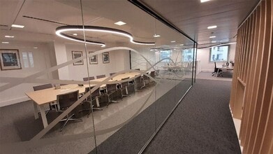 47 Rue Louis Blanc, Courbevoie à louer Photo intérieure– Image 2 sur 6