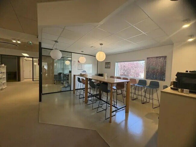 Plus de détails pour Bureau à louer