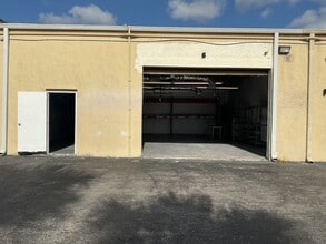 11905 NW 35th St, Coral Springs, FL à louer Photo de l’immeuble– Image 1 sur 6