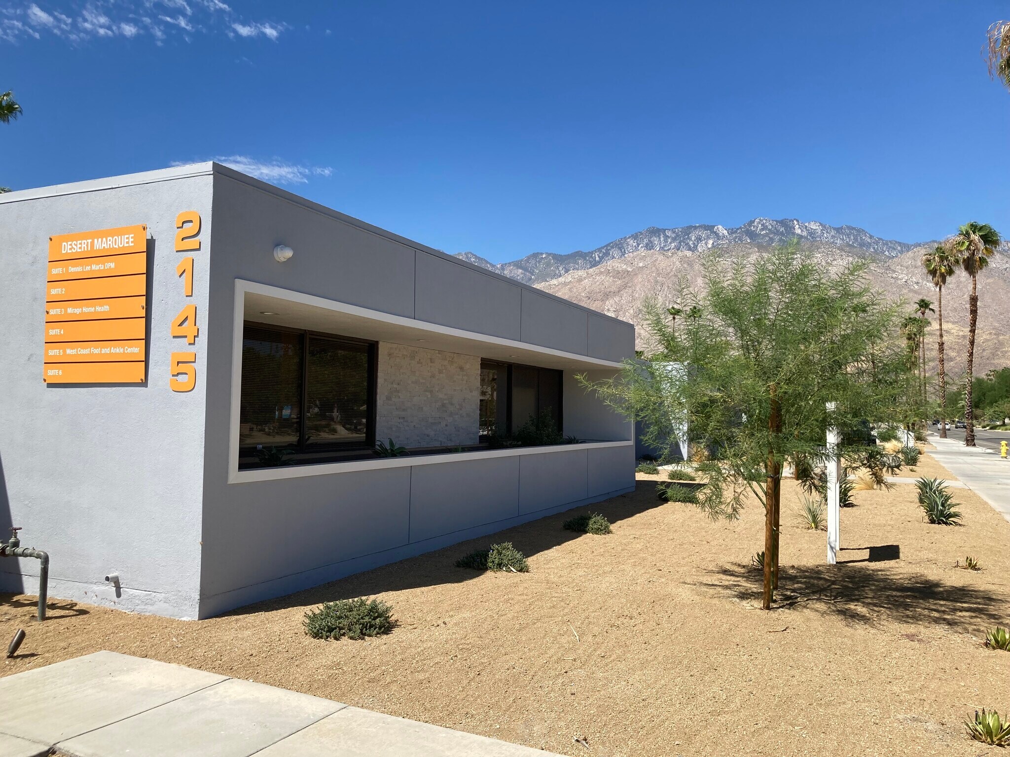 2145-2225 E Tahquitz Canyon Way, Palm Springs, CA à louer Photo principale– Image 1 sur 5