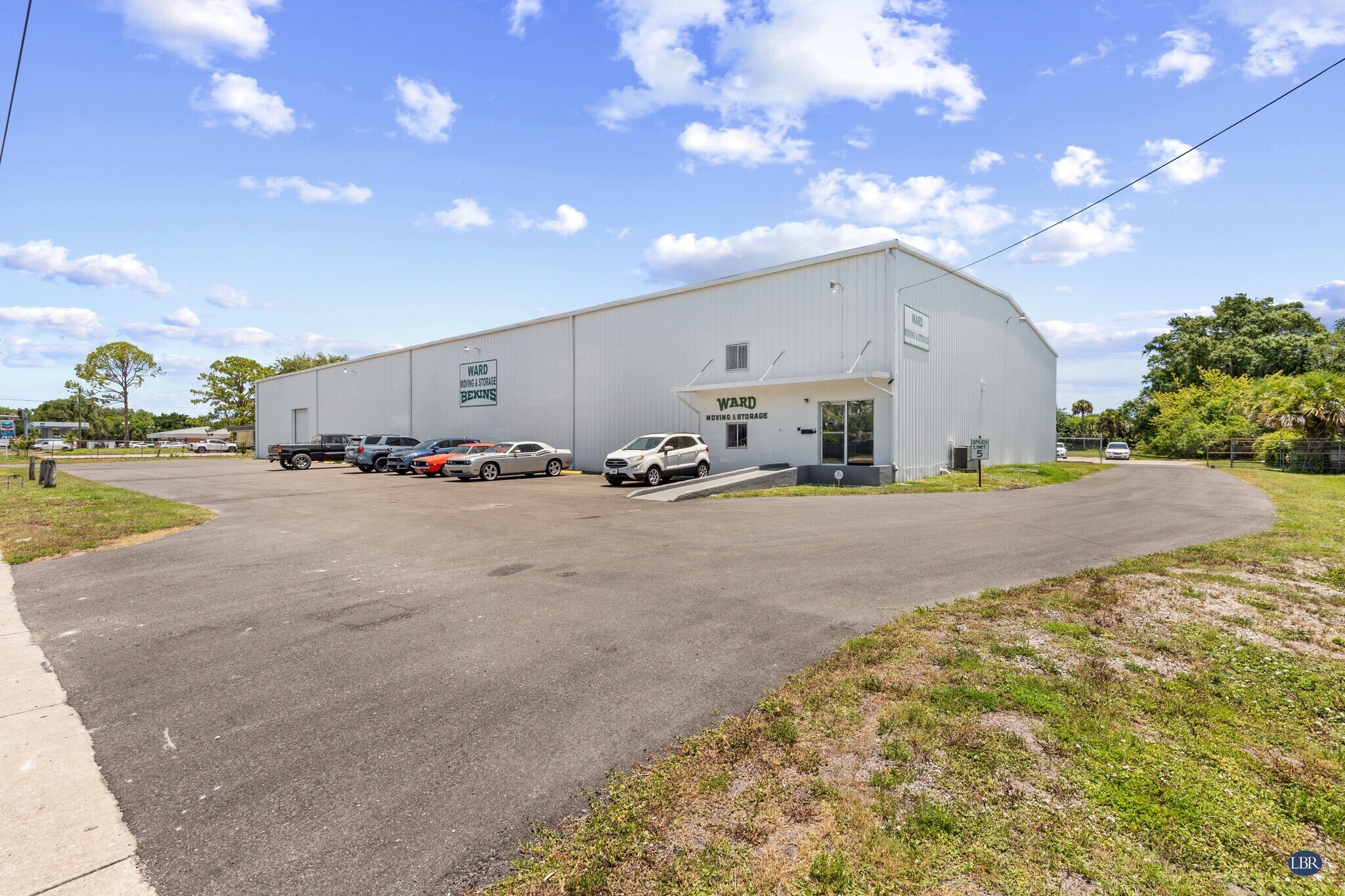 324 Clearlake Rd, Cocoa, FL à louer Photo de l’immeuble– Image 1 sur 10