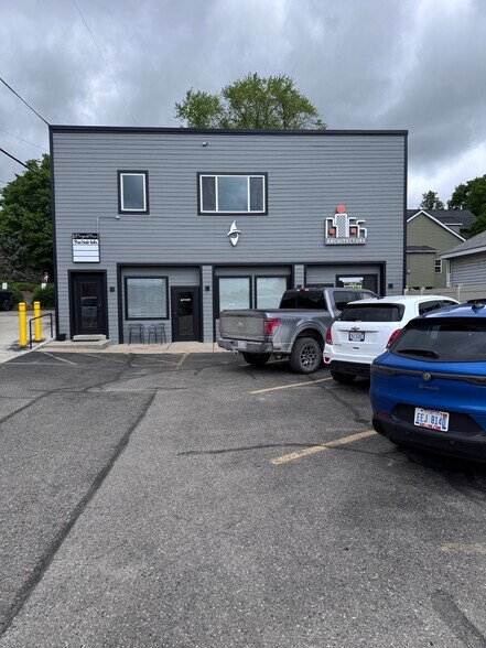 129 E Commerce St, Milford, MI à louer - Photo de l’immeuble – Image 1 sur 3