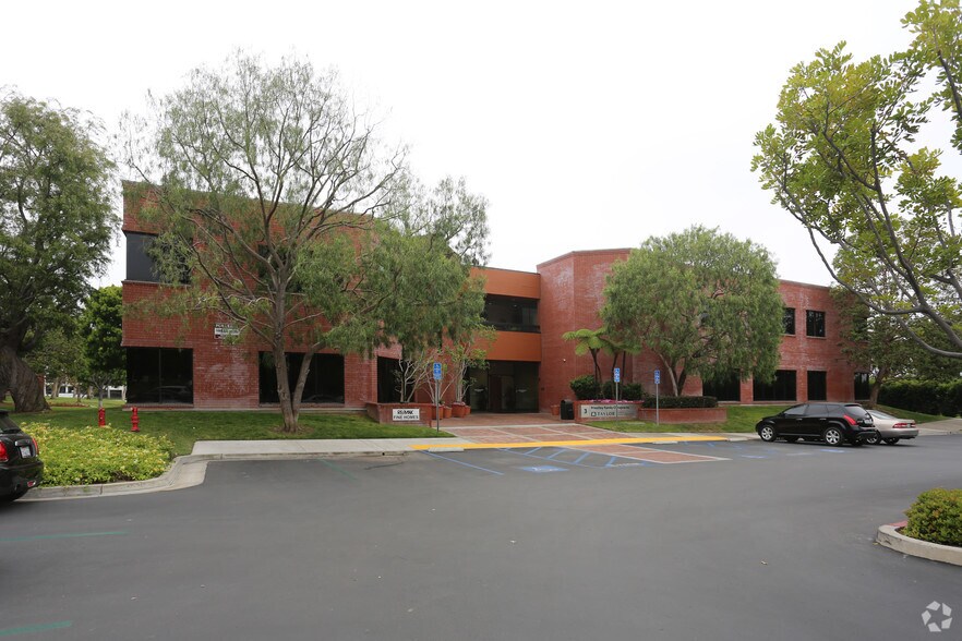 3 Corporate Plaza Dr, Newport Beach, CA à louer - Photo de l’immeuble – Image 2 sur 9