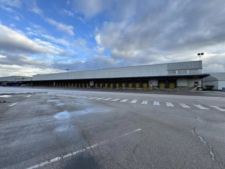 Industriel/Logistique dans Besançon à louer - Photo de l’immeuble – Image 1 sur 20