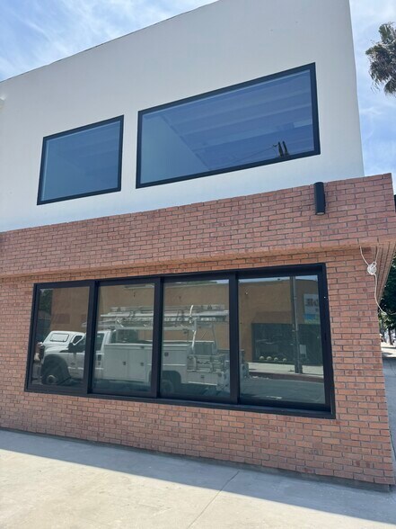 13750 Ventura Blvd, Sherman Oaks, CA à louer - Photo de l’immeuble – Image 3 sur 8