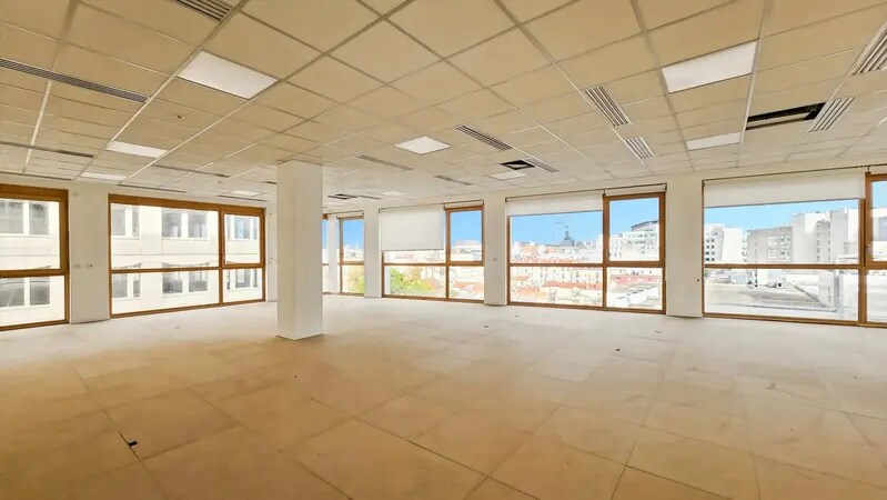 Bureau dans Ivry-sur-Seine à louer - Photo de l’immeuble – Image 1 sur 9