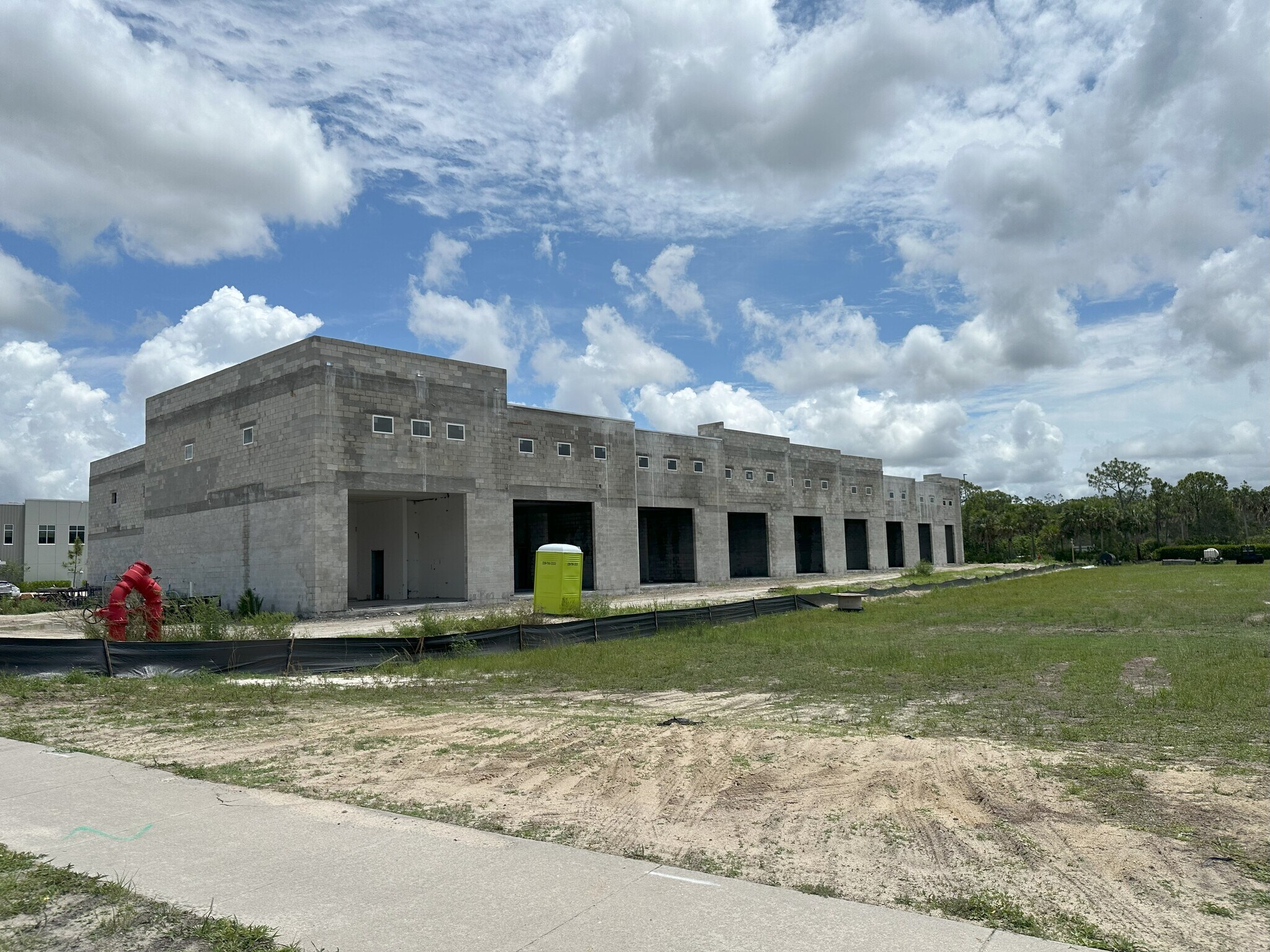 15547 Global Pkwy., Fort Myers, FL à vendre Photo de l’immeuble– Image 1 sur 9