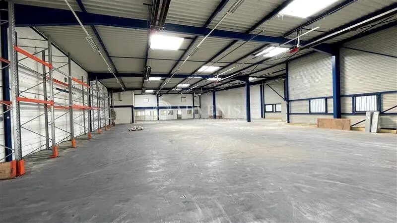 Local d’activités dans Chelles à louer - Photo intérieure – Image 1 sur 8