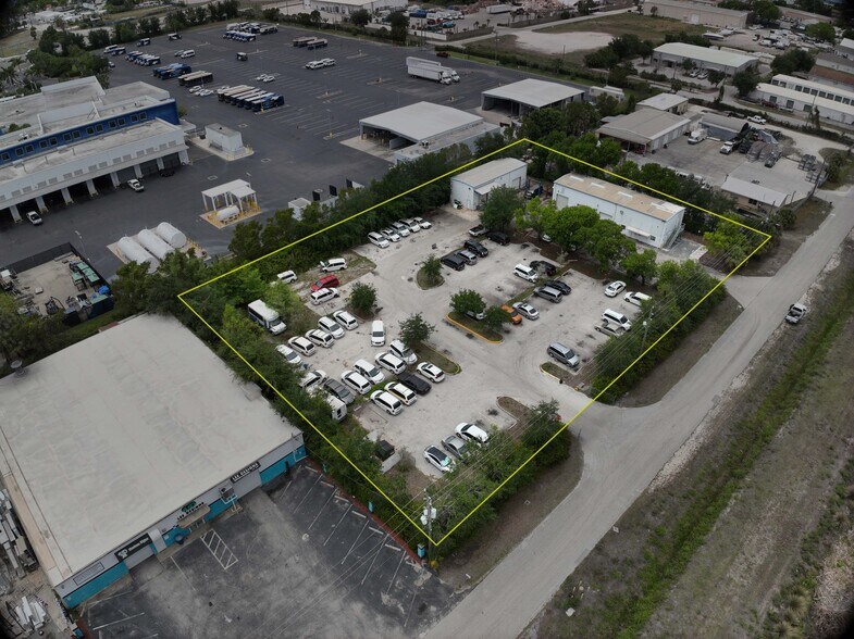 3252 Palm Ave, Fort Myers, FL à louer - Photo de l’immeuble – Image 2 sur 8