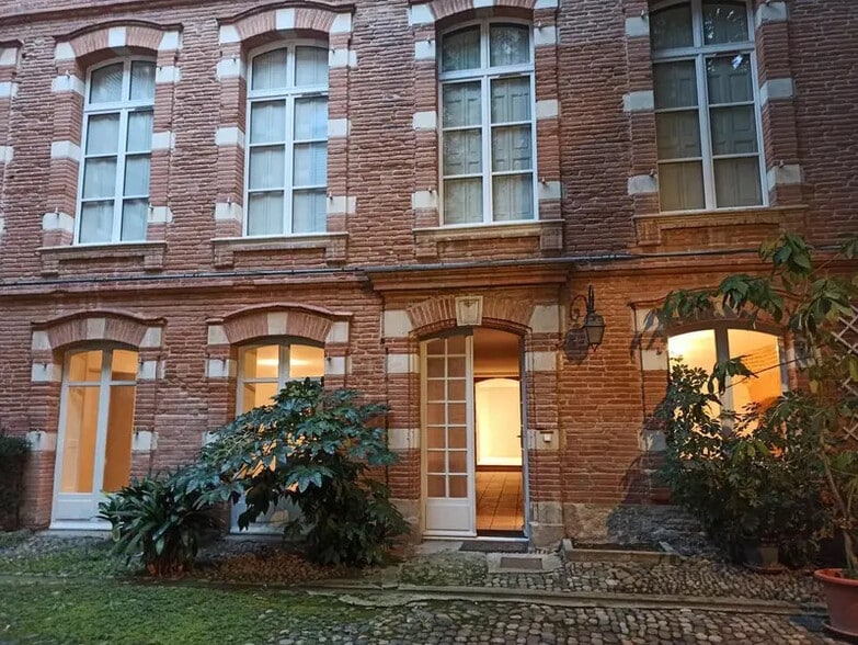 8 Rue Sainte Anne, Toulouse à louer - Photo de l’immeuble – Image 1 sur 8