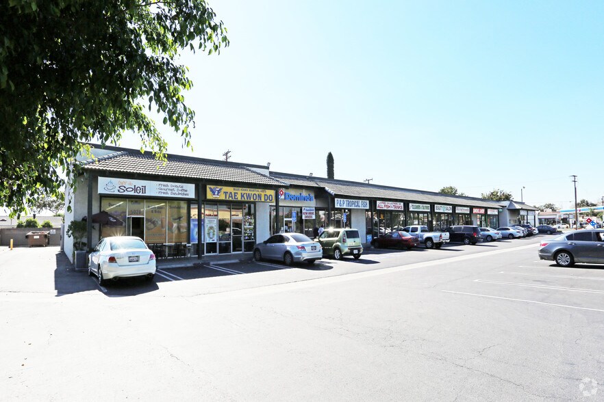 5004-5028 Ball Rd, Cypress, CA à louer - Photo de l’immeuble – Image 2 sur 4