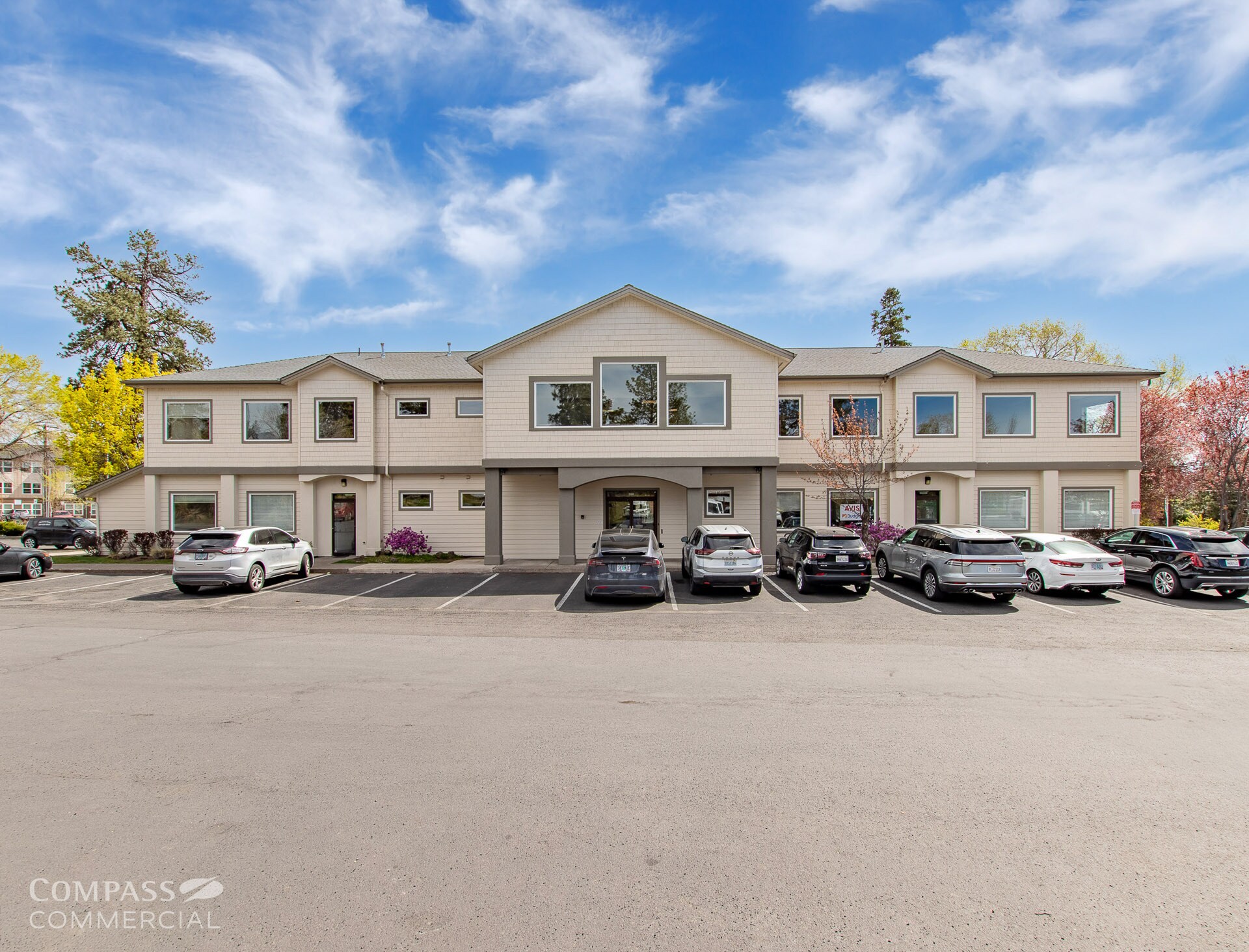 300 SE Reed Market Rd, Bend, OR à vendre Photo de l’immeuble– Image 1 sur 22