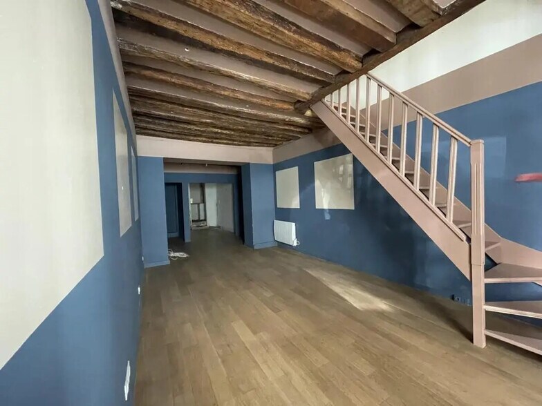 Local commercial dans Paris à louer - Photo intérieure – Image 1 sur 4