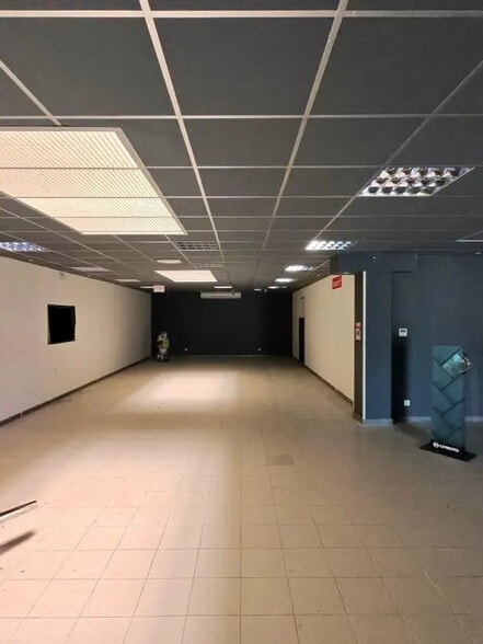 Industriel/Logistique dans Gémenos à louer - Photo intérieure – Image 2 sur 8