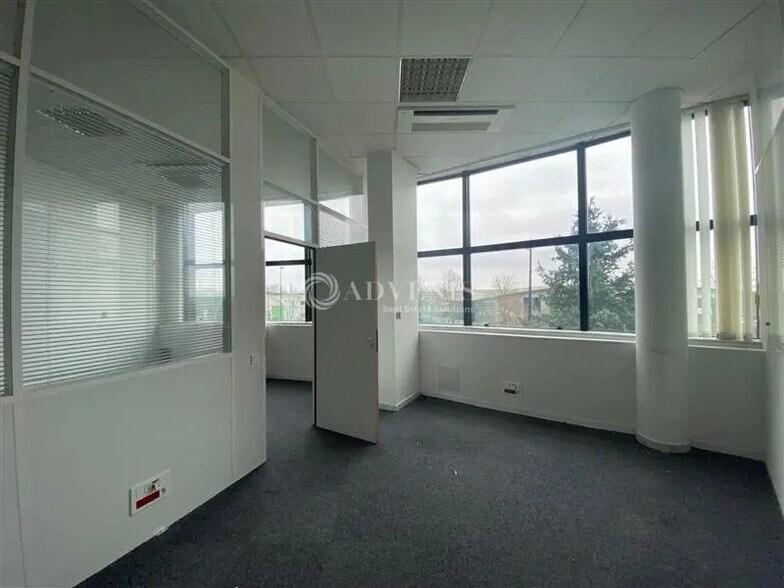 Bureau dans Champigny-sur-Marne à louer - Photo de l’immeuble – Image 2 sur 12