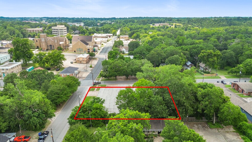 929 University Ave, Huntsville, TX à vendre - Photo de l’immeuble – Image 2 sur 9