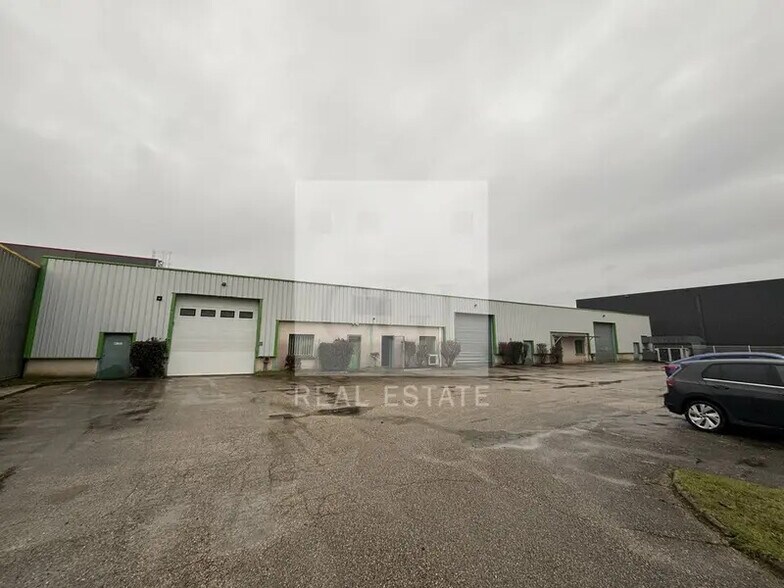 33 Rue Des Bruyères, Pusignan à louer - Photo de l’immeuble – Image 1 sur 12