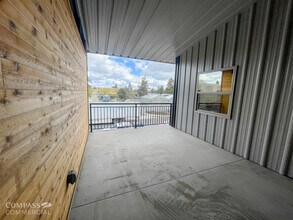 693 SE Glenwood Dr, Bend, OR à louer Photo intérieure– Image 1 sur 2