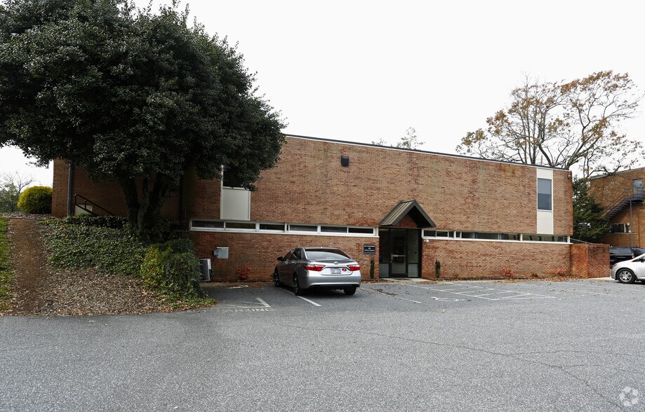 912 2nd St NE, Hickory, NC à vendre - Photo de l’immeuble – Image 2 sur 7