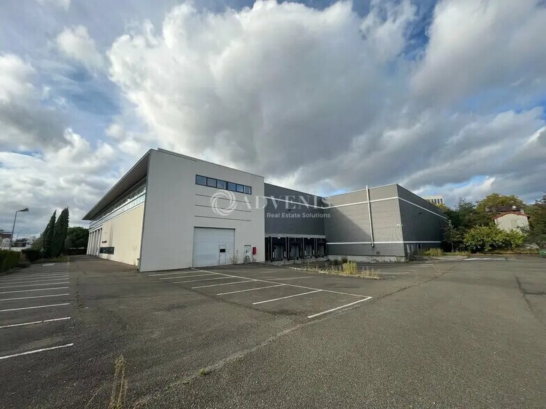 Industriel/Logistique dans Romainville à louer - Photo de l’immeuble – Image 2 sur 11