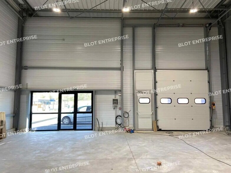 Industriel/Logistique dans Bruz à louer - Photo de l’immeuble – Image 3 sur 6
