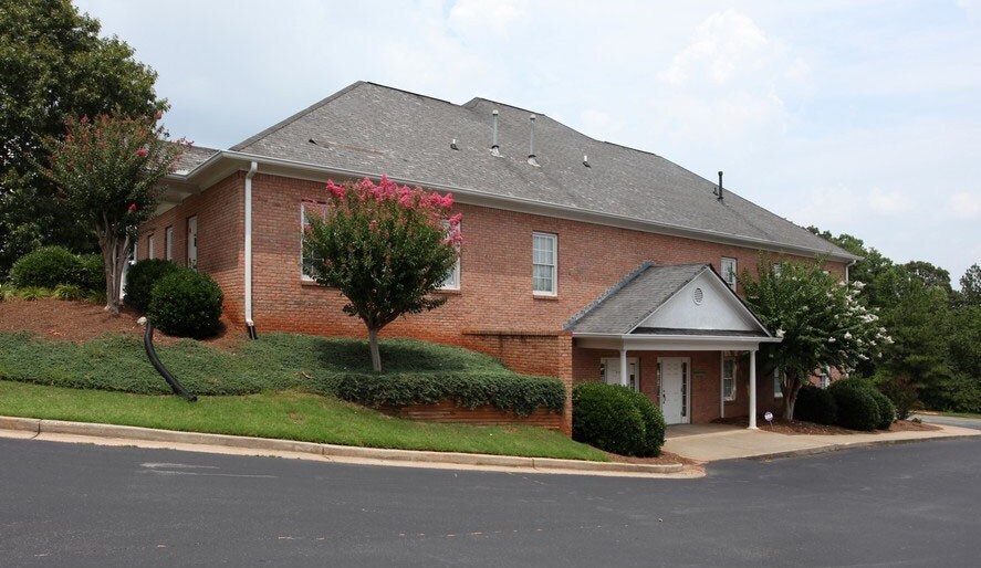 325 Country Club Dr, Stockbridge, GA à louer - Photo de l’immeuble – Image 2 sur 2