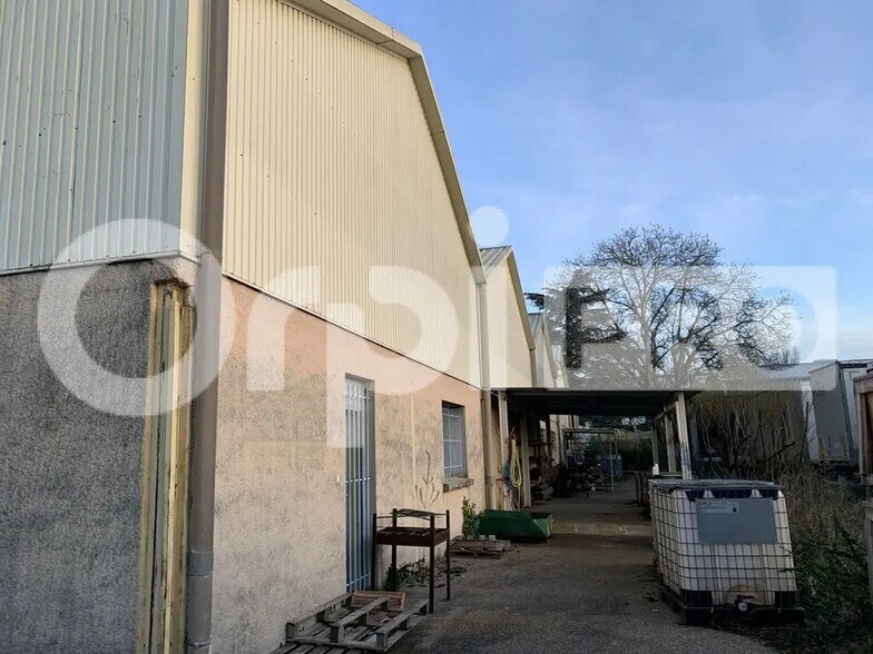 Local d'activités dans SAINT-SYMPHORIEN-D'OZON à vendre - Photo de l’immeuble – Image 1 sur 6