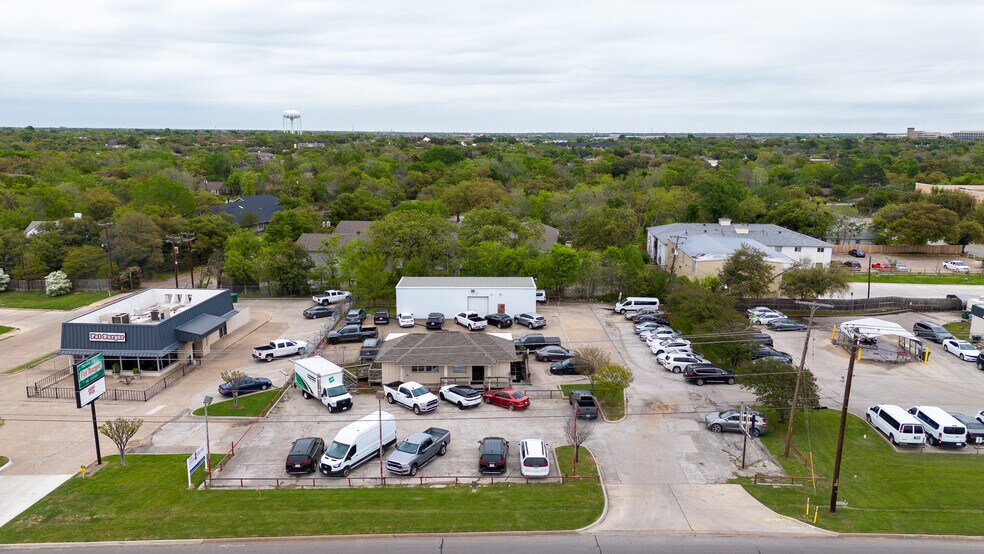 1803 S Texas Ave, Bryan, TX à vendre - Photo de l’immeuble – Image 2 sur 5