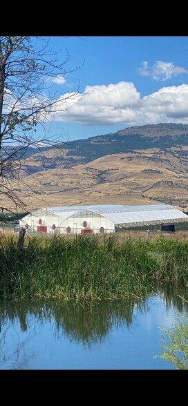 420 REITEN Dr, Ashland, OR à vendre - Photo principale – Image 2 sur 18