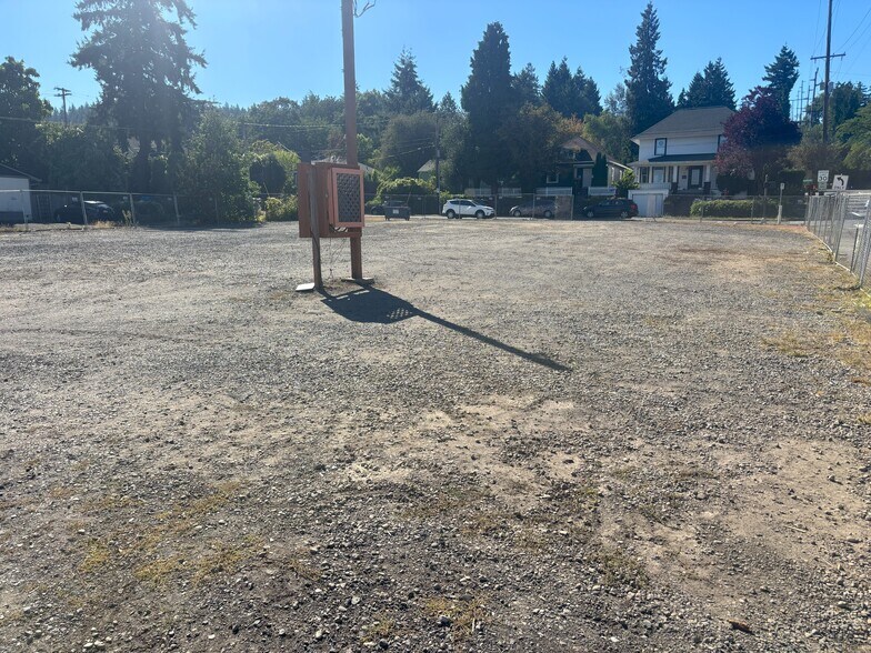 7650 Stark St, Portland, OR à vendre - Photo principale – Image 1 sur 6