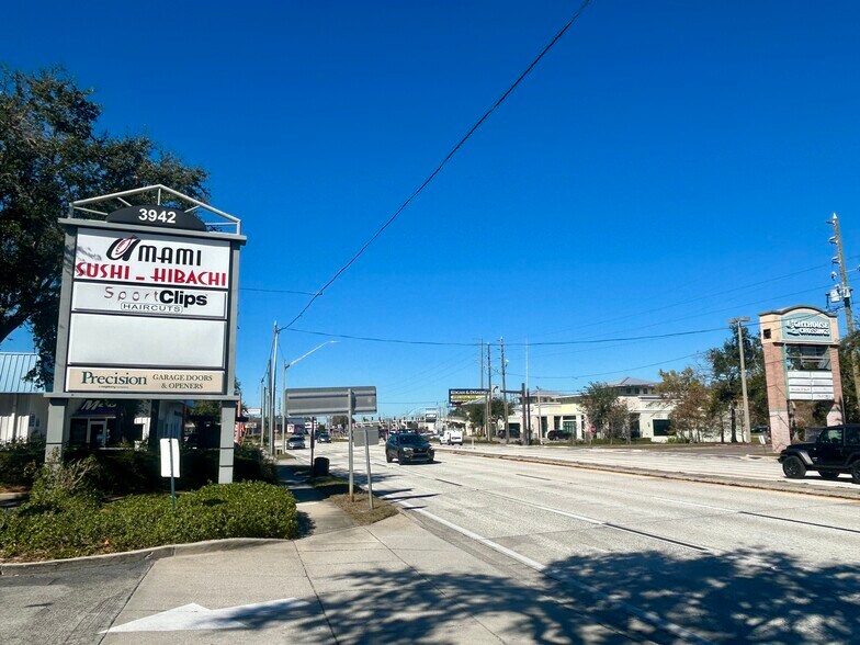 3942 Tyrone Blvd N, Saint Petersburg, FL à louer - Photo de l’immeuble – Image 3 sur 7