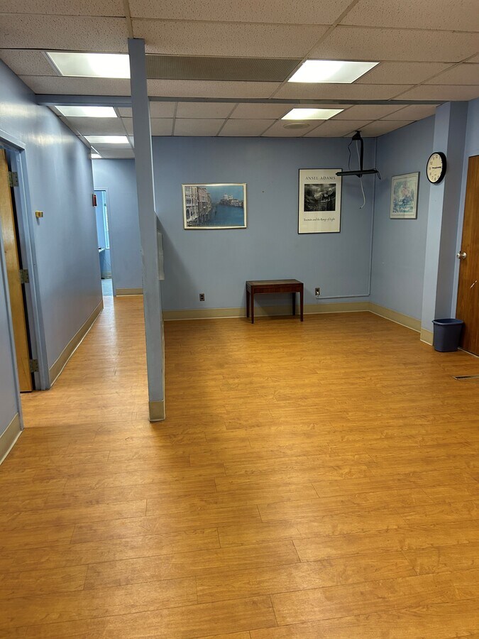 1389 W Main St, Waterbury, CT 06708 - Lot 205 - - Photo intérieure - Image 2 of 6