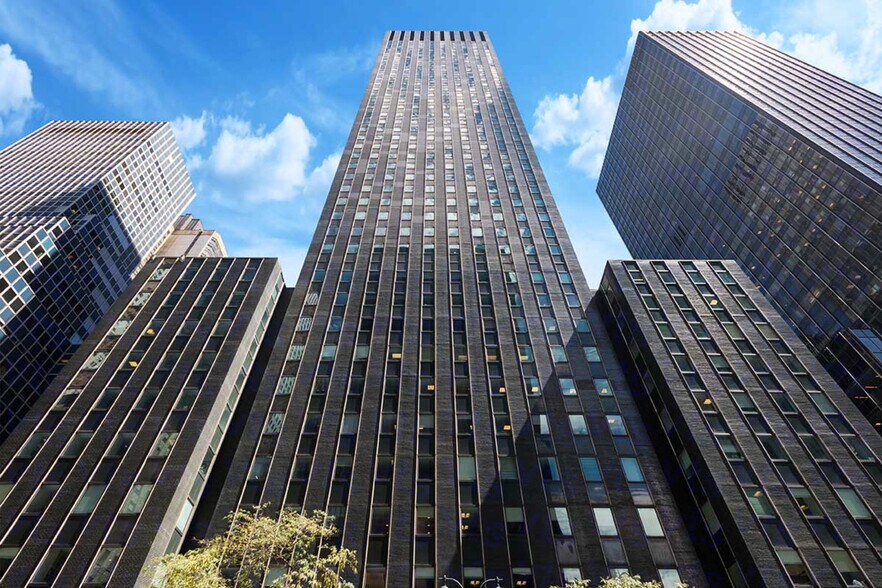 633 Third Ave, New York, NY à louer - Photo de l’immeuble – Image 2 sur 3
