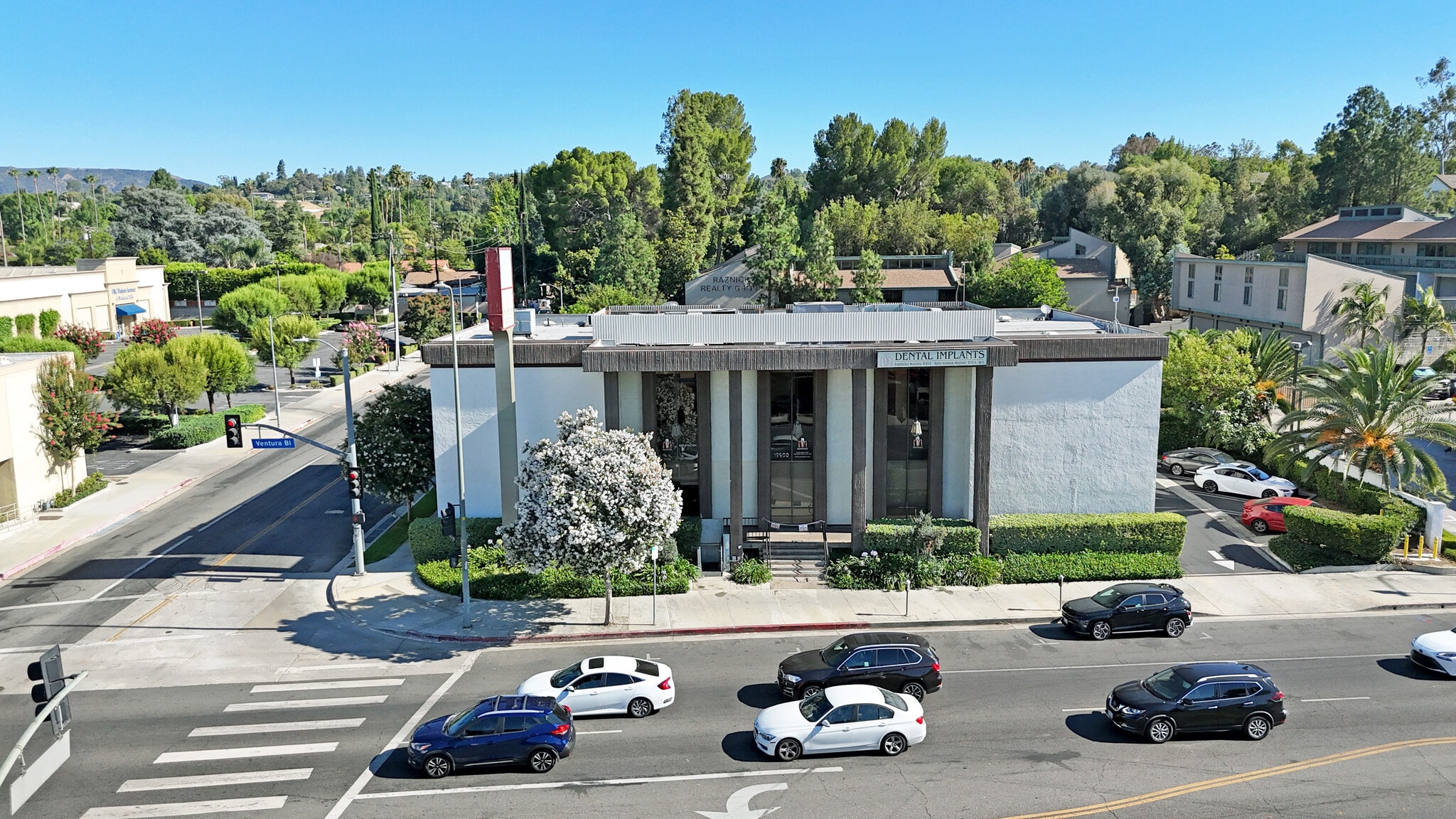 19900 Ventura Blvd, Woodland Hills, CA à louer Photo intérieure– Image 1 sur 20