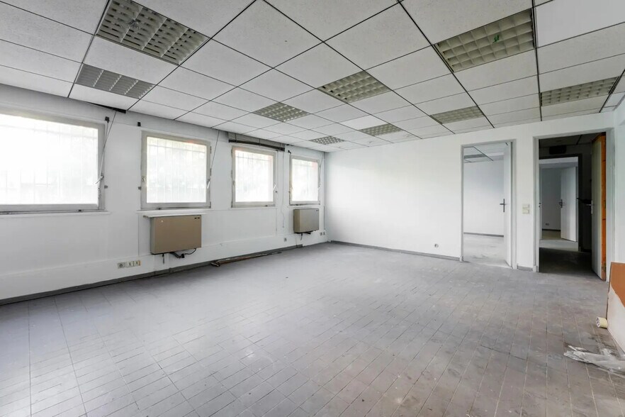 Bureau dans Aix-en-Provence à louer - Photo de l’immeuble – Image 1 sur 6