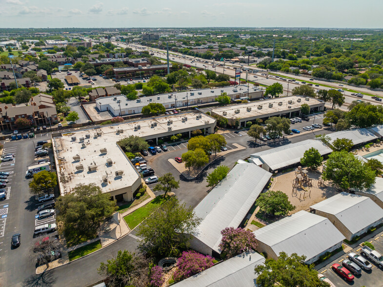 2391 NE Loop 410, San Antonio, TX à louer - Photo de l’immeuble – Image 1 sur 10