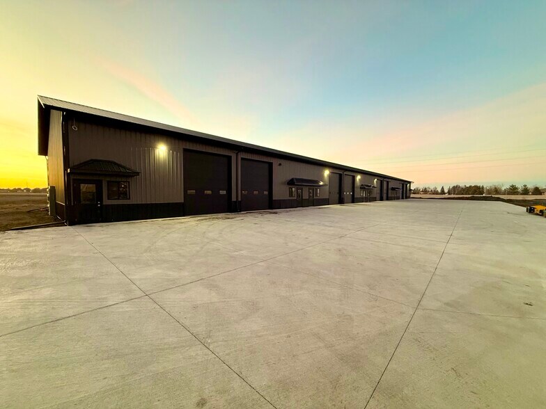 3398 Nolan Carney Dr, Perry, IA à vendre - Photo principale – Image 1 sur 10