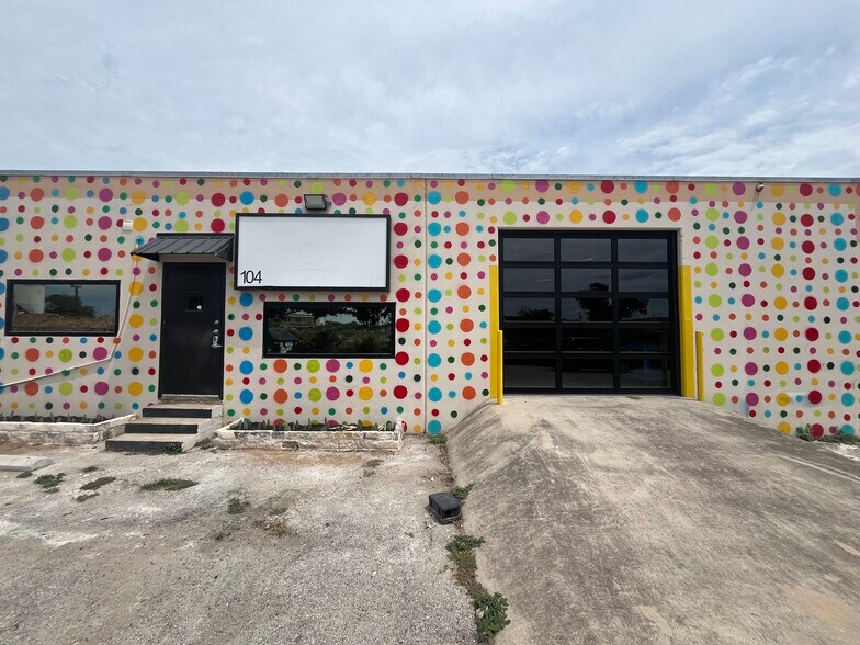 820 Shelby Ln, Austin, TX à louer - Photo de l’immeuble – Image 1 sur 6