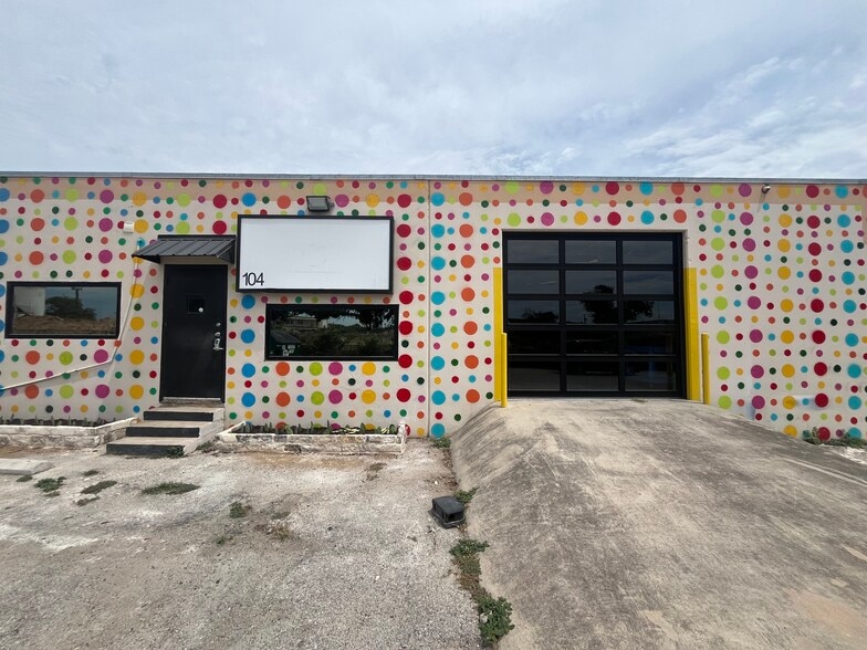820 Shelby Ln, Austin, TX à louer - Photo de l’immeuble – Image 3 sur 13