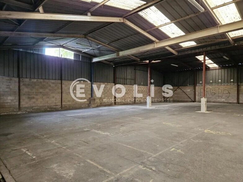 Local d’activités dans Villebon-sur-Yvette à louer - Photo de l’immeuble – Image 2 sur 11