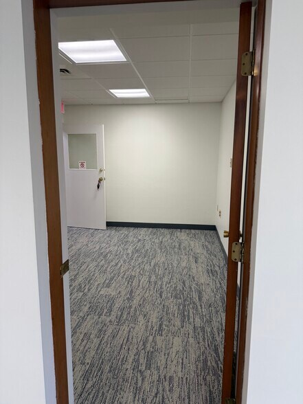 1738 N Highland Rd, Pittsburgh, PA à louer - Photo de l’immeuble – Image 2 sur 11