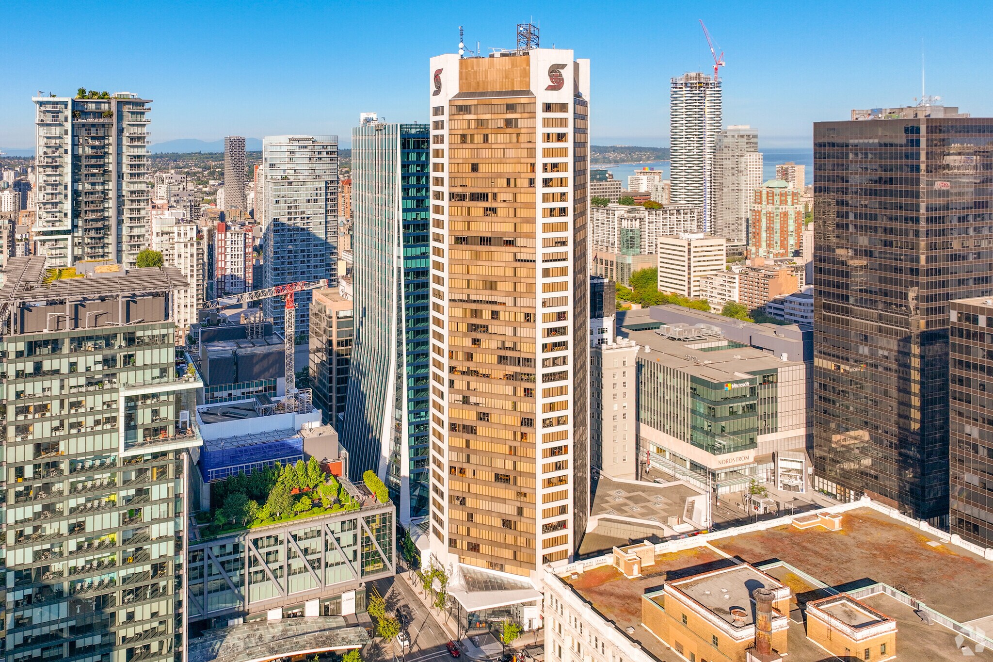 650 W Georgia St, Vancouver, BC à louer Photo de l’immeuble– Image 1 sur 7