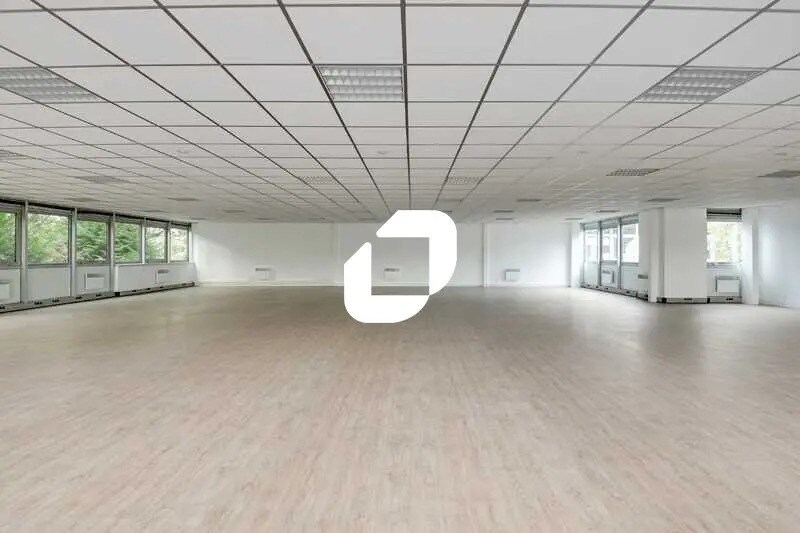 Local d’activités dans Les Ulis à louer - Photo de l’immeuble – Image 1 sur 15