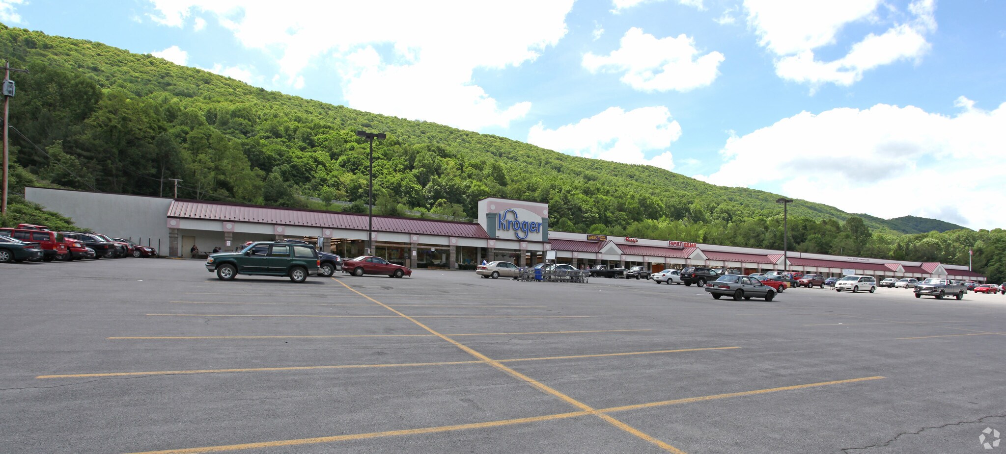 3022 E Cumberland Rd, Bluefield, WV à louer Photo de l’immeuble– Image 1 sur 6