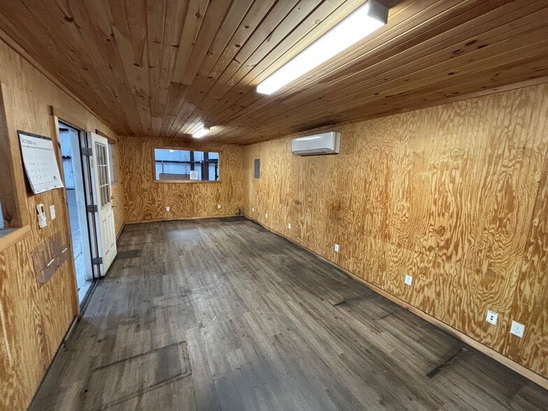 111 Commerce Cir E, Greenwood, SC à louer - Photo intérieure – Image 3 sur 5